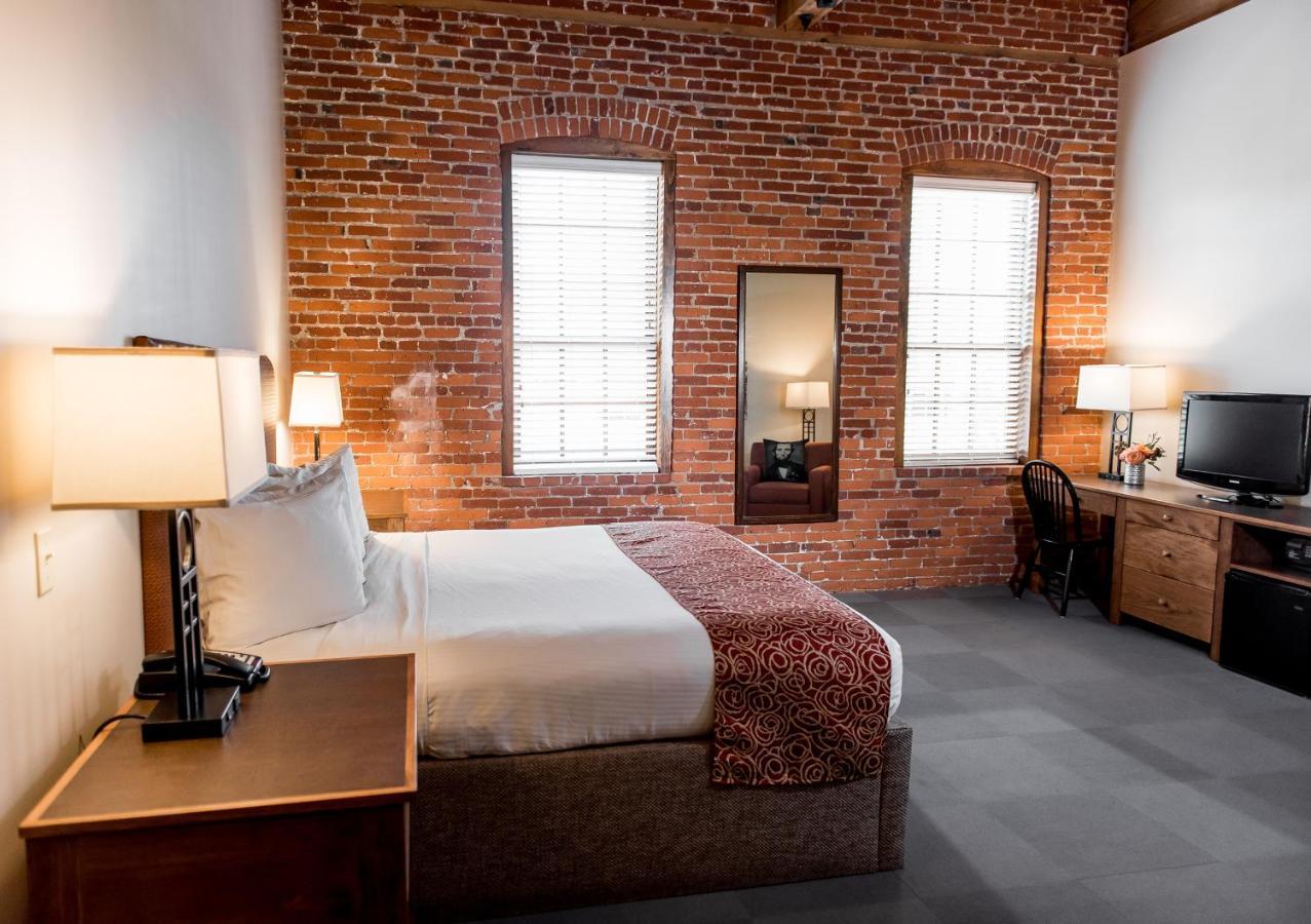 Cork Factory Hotel Ланкастър Екстериор снимка