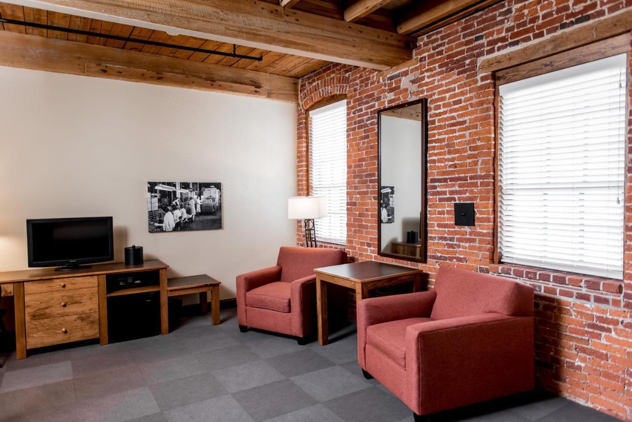 Cork Factory Hotel Ланкастър Екстериор снимка