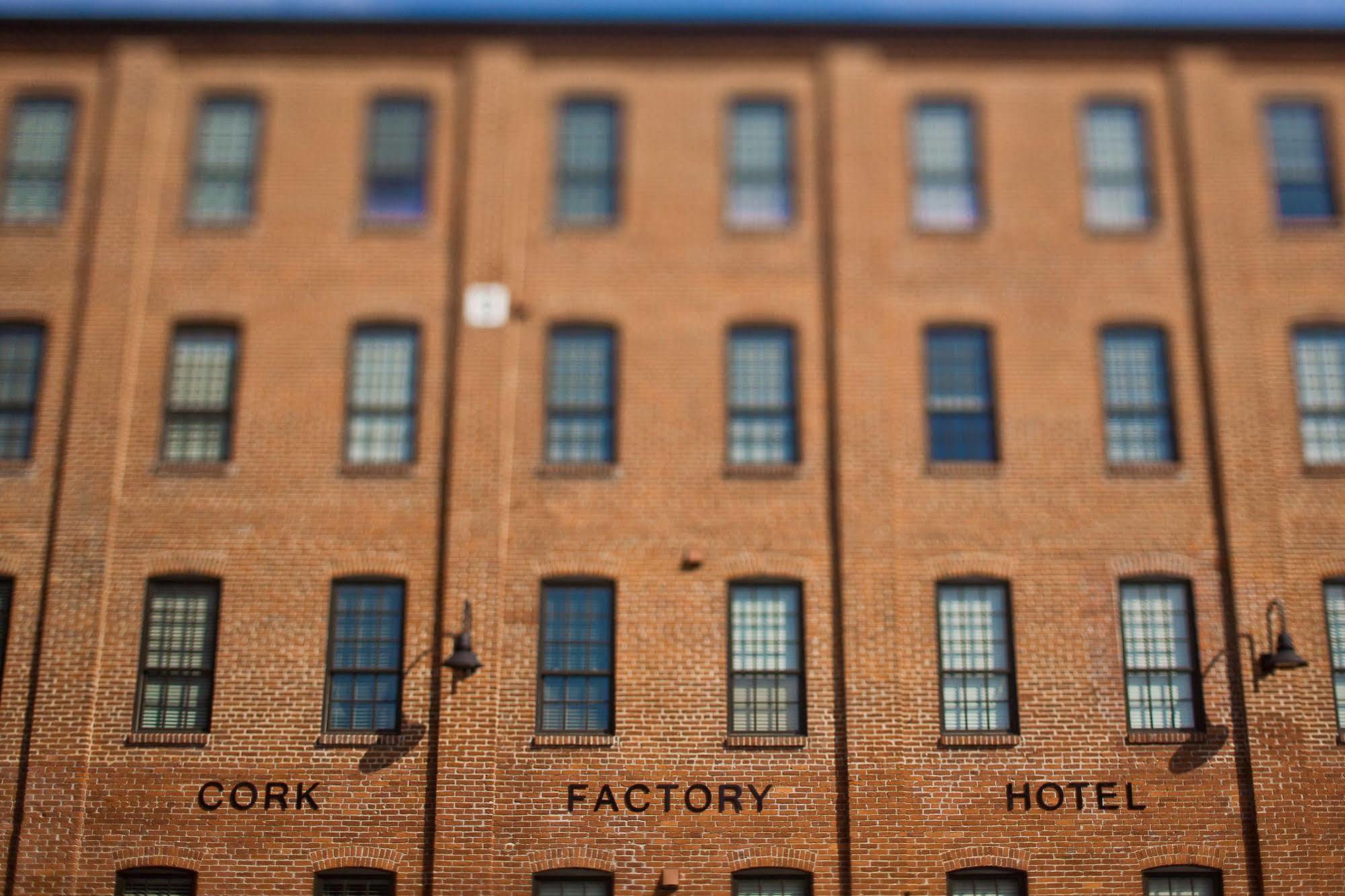 Cork Factory Hotel Ланкастър Екстериор снимка